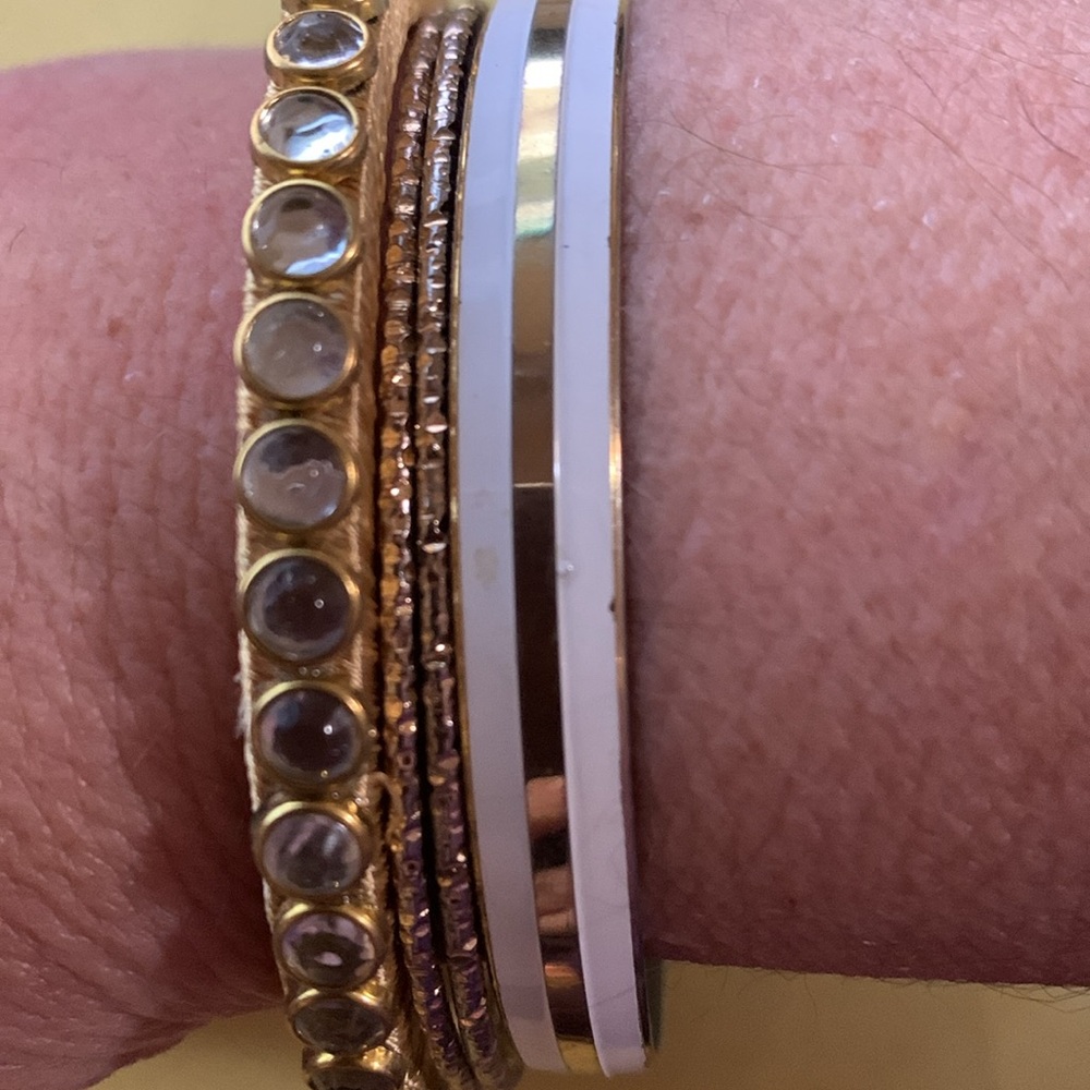 Four bracelets - Picture 2 of 5